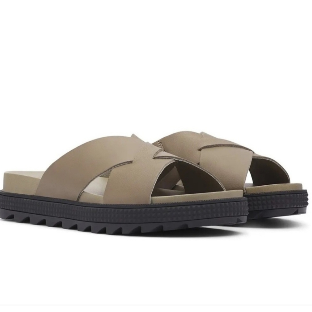 Sorel Roaming Criss Cross Slide Sandal in olive/khaki green.